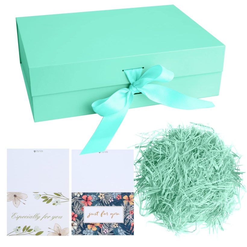 Green Luxury Gift Box with Ribbon by DAJMAIEZ